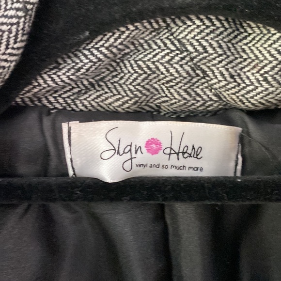 Grey Vest - Picture 2 of 3